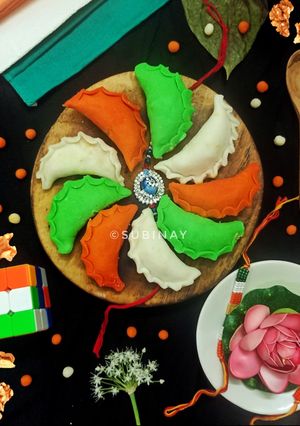 আখরোটের পুর ভরা তিরঙ্গা পুলি(akhroter pur bhora tironga puli recipe in Bengali) রেসিপির প্রধান ছবি