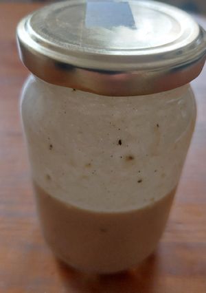 Una foto de Aderezo de tahini y mostaza