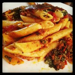A picture of Cheesy Spinach Penne.