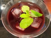 Una foto de licor de cerezas