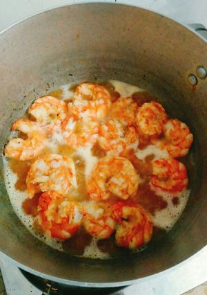 Hình của món Tôm sú kho nước dừa.