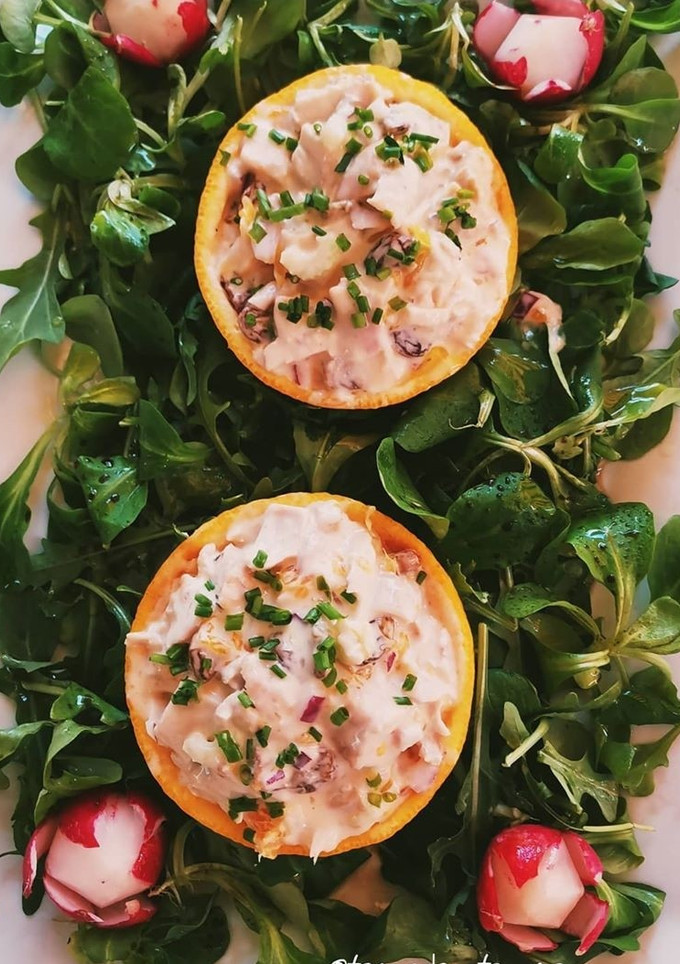 Una foto de Ensalada de pollo con mayonesa de naranja