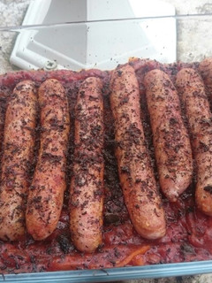 Una foto de Salchichas de pollo Recius con pimientos asados. Bychusmi