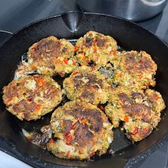 A picture of Fish cakes with remoulade.