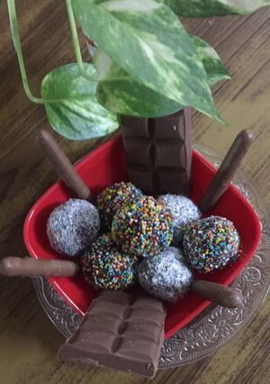 A picture of Cake balls with nuts.