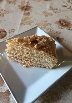 صورة لوصفة كيكة العسل الروسية (ميدوفيك)