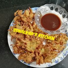 Onion Fritters/Pyaz Bhajiya A picture of Onion Fritters/Pyaz Bhajiya.