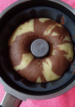 Una foto de Budín marmolado corazón de dulce de leche💜