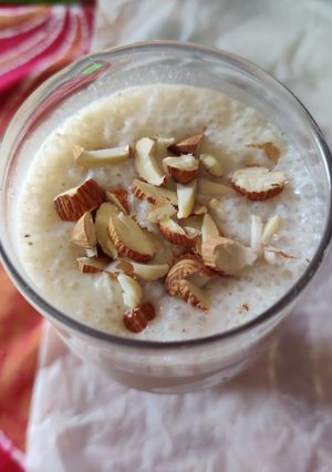 A picture of Apple banana dryfruits shake.