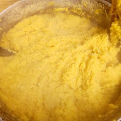 A picture of Yellow Garri(Eba).