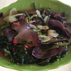 A picture of Tumis kangkung jamur.