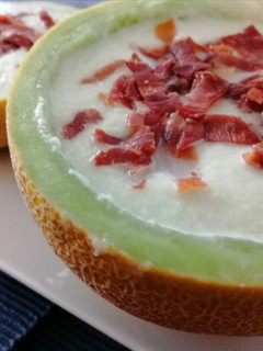 Una foto de Sopa fría de melón con crujiente de jamón en Moulinex Cuisine