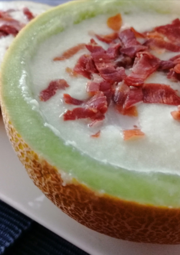 Una foto de Sopa fría de melón con crujiente de jamón en Moulinex Cuisine