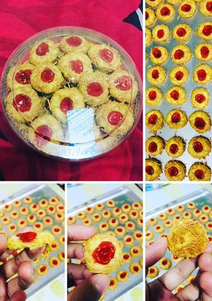 Foto resep Crunchy Strawberry Cheese Thumbprint Cookies