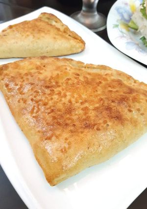 A picture of Calzones.