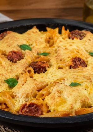 Una foto de Macarrones con chorizo gratinados