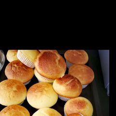 A picture of Vanilla cupcakes.