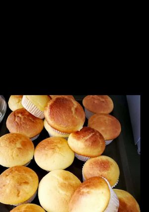A picture of Vanilla cupcakes.