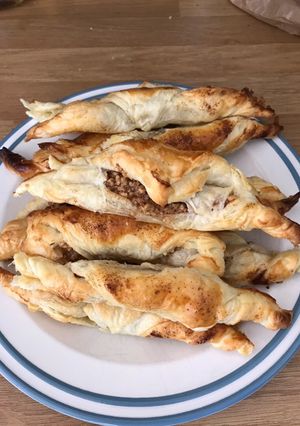 A picture of Cinnamon walnut rolls.