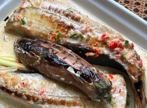 Gambar Pecal Ikan Pari dan Terung Bakar