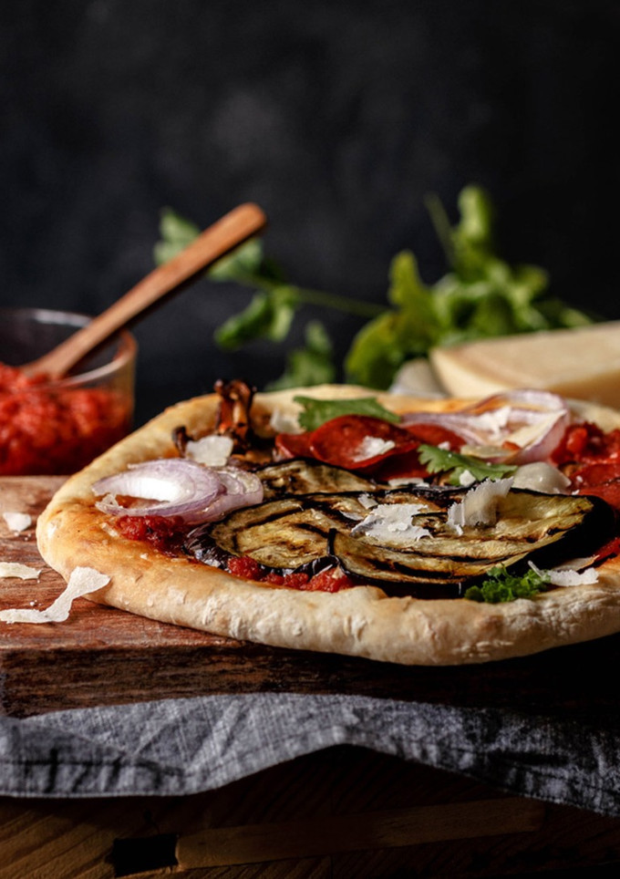 Una foto de Pizza berenjena y pepperoni
