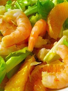 Una foto de Escarola con gambas y naranja