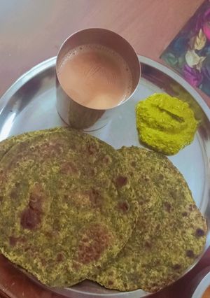 बथुआ का पराठा (Bathua ka paratha recipe in hindi) रेसिपी मुख्य फोटो