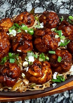 A picture of Shezwan chicken momos with hakka noodles😋.