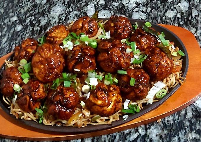 Shezwan chicken momos with hakka noodles😋 Recipe