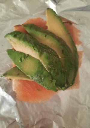 Une photo de Sandwich saumon avocat