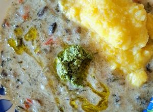 O poză a rețetei Țușpais de legume cu mămăliguta și pesto genovez.