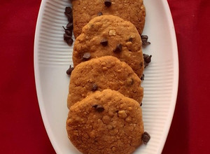 A picture of Oats- chocochips cookies.