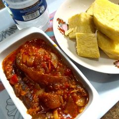 A picture of Hot Ponmo Sauce and Boiled Yam.