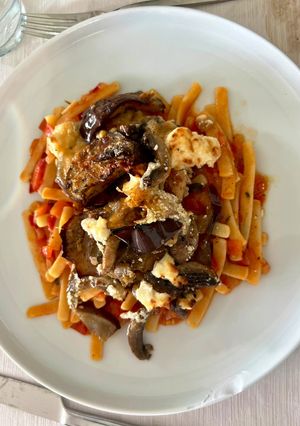 Padlizsános csirke paradicsomos tésztával recept fotója