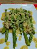 Espárragos con salsa de foie