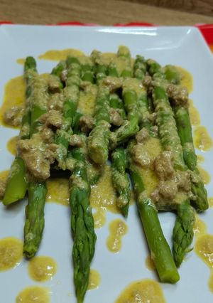 Foto principal de Espárragos con salsa de foie