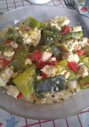 Una foto de Salteado de pollo y verduras