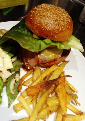 Une photo de Burger maison&frites de panais