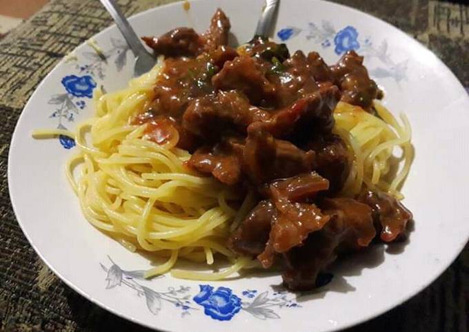 Spaghettis with fried meat