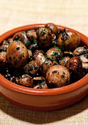 西班牙蒜香蘑菇 Champiñones al Ajillo 的食譜成品照片