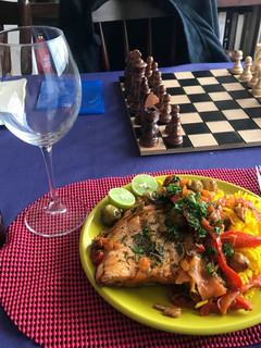 Una foto de Estofado picante de trucha con vegetales