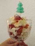 Postre fácil de fresas con merengues y crema