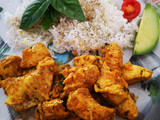 Pollo especiado fiones con arroz vaporizado