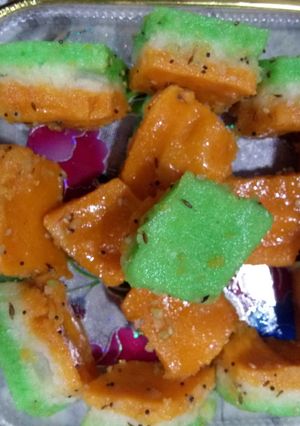 ત્રિરંગી સ્ટીમ ઢોકળા(trirangi stim dhokla Recipe in Gujarati) રેસીપી મુખ્ય ફોટો