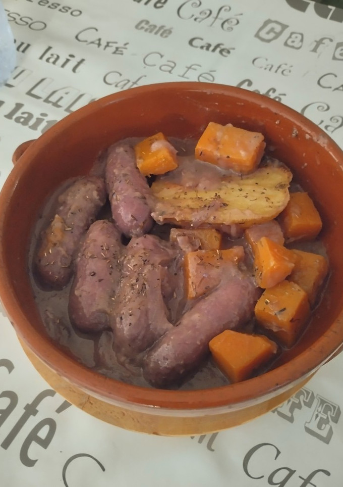 Una foto de Longanizas en su salsa