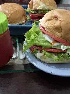 Foto resep Burger rumahan modal dikit