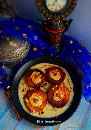 A picture of Shahi Tukda in Orange Rabri.