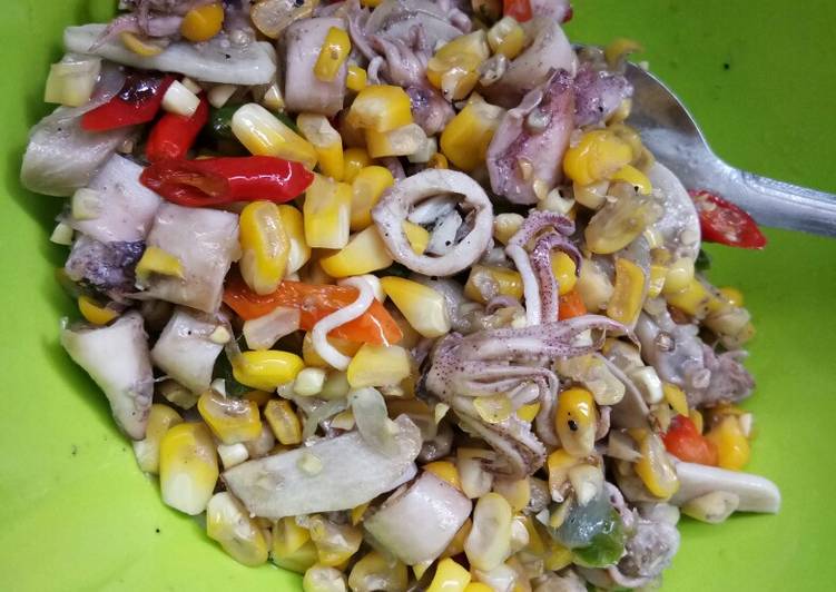 Proses meracik Tumis cumi jagung manis Lezat