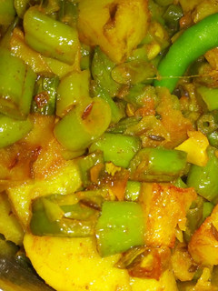फ़्रेंच बीन्स आलू की सब्ज़ी (french beans aloo ki sabzi recipe in Hindi) रेसिपी मुख्य फोटो