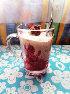 Una foto de Mug cake red velvet